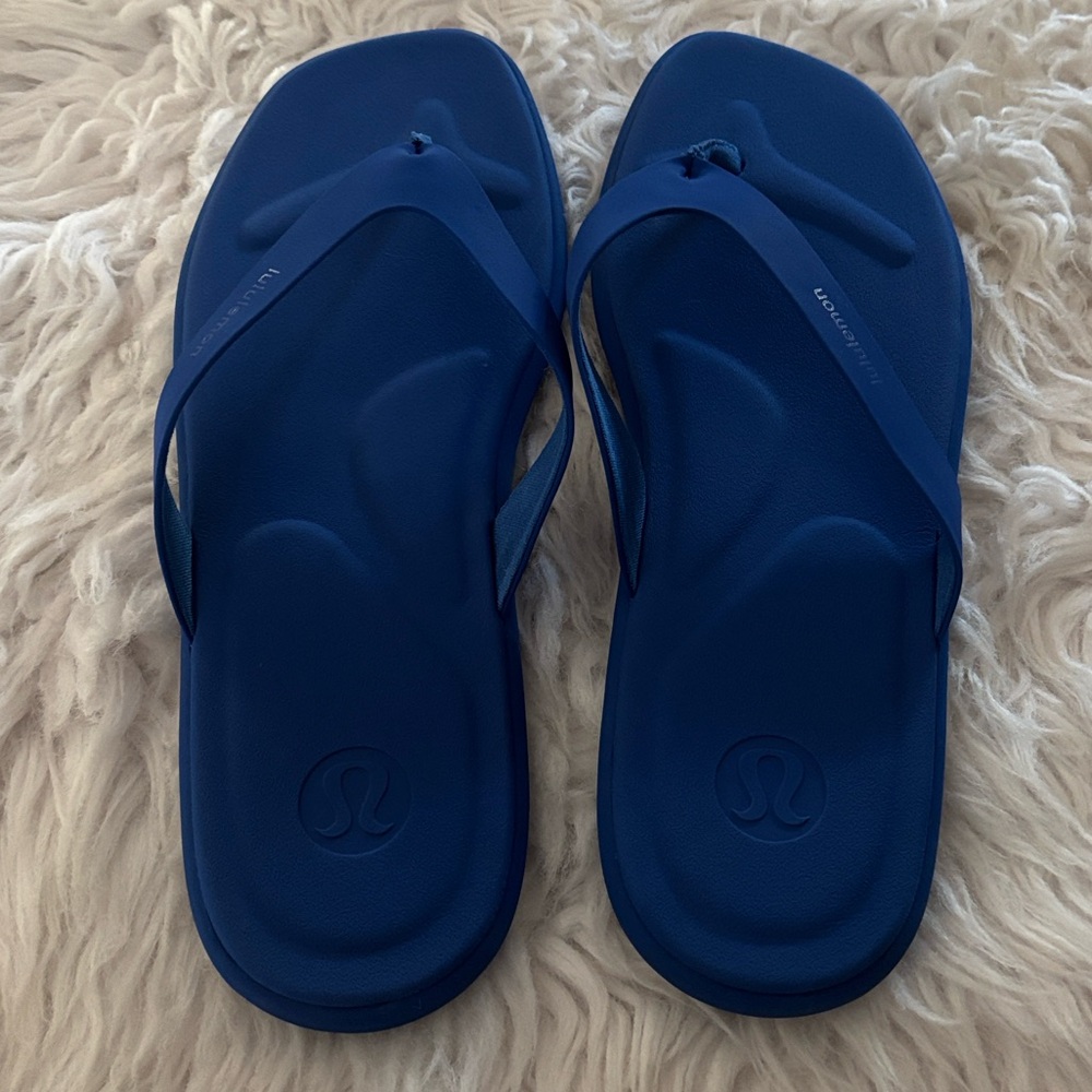 Lululemon Women's Restfeel Flip-Flop, Galactic Cobalt, Size 12 - Picture 3 of 7